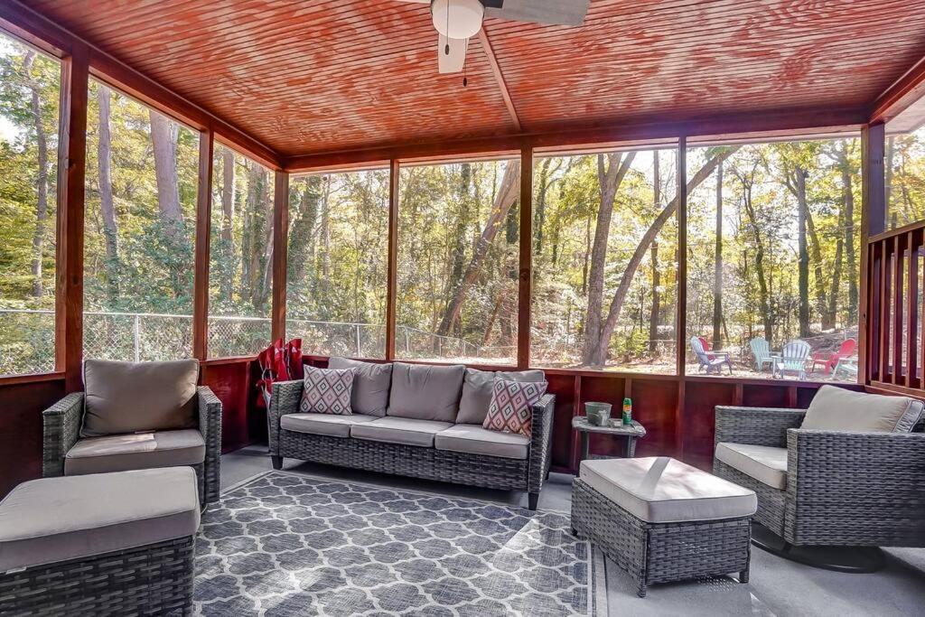 Charlotte Charm Haven With Outdoor Tv Villa Exterior photo